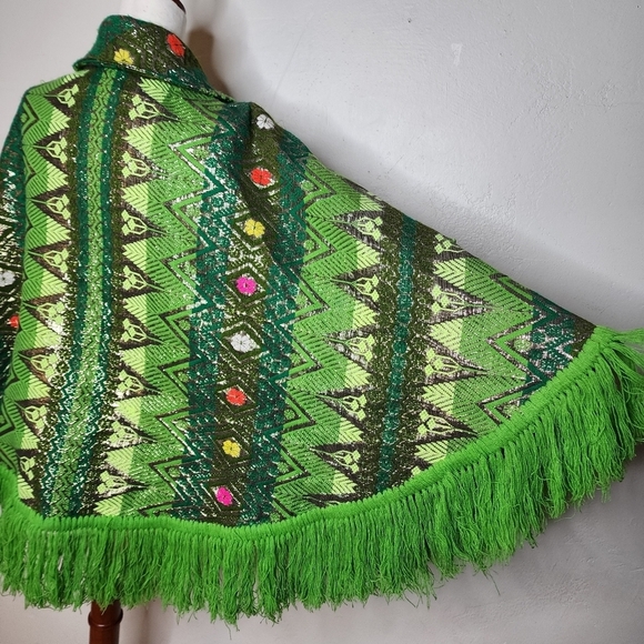 Vintage 60's MCM Ladies Groovy Retro Handmade Poncho with Fringe - Picture 9 of 10